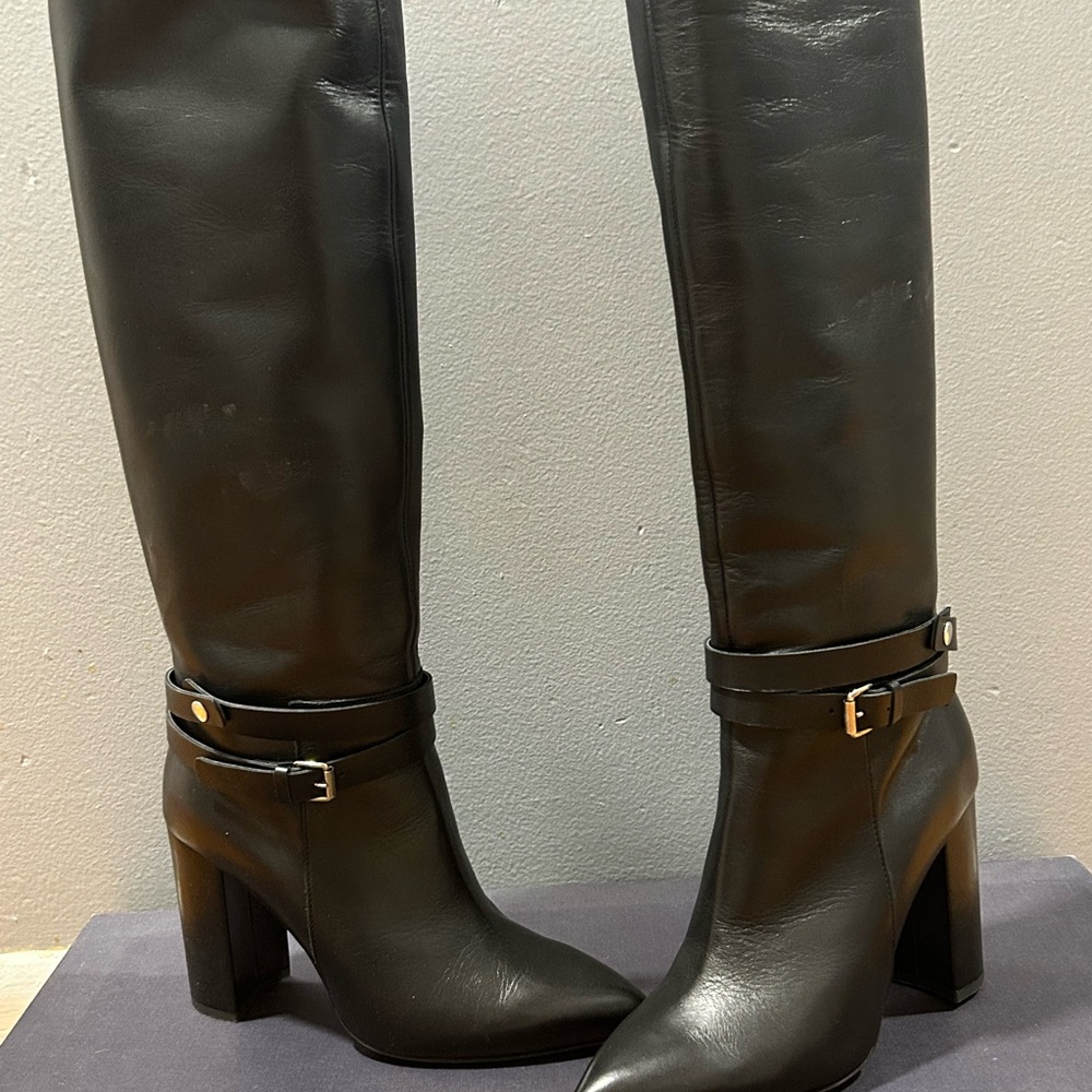 Black Booth - image 4